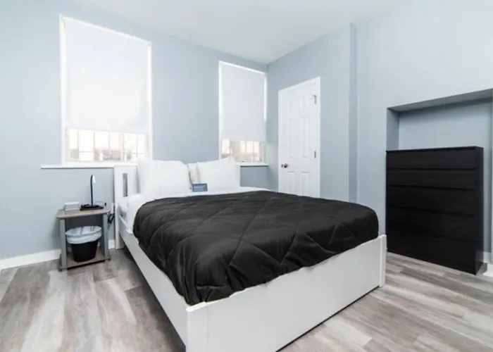 1st Floor - Free Parking - Washer & Dryer - Agh Apartment